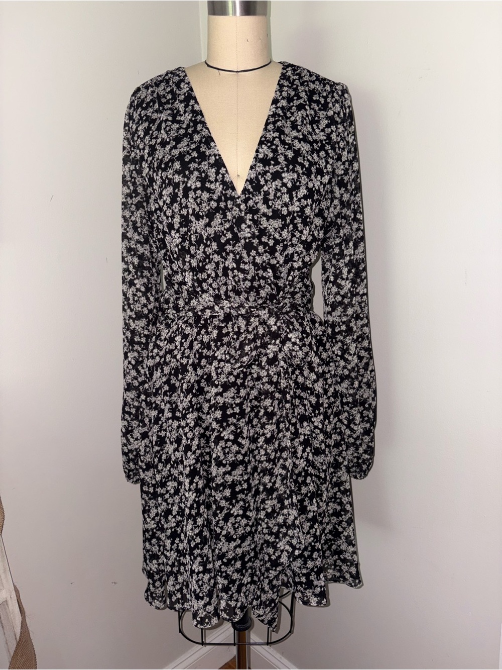 Express Black and White Ditzy Floral Faux Wrap Dress Size Large